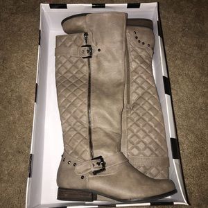 Women’s Buckle boots